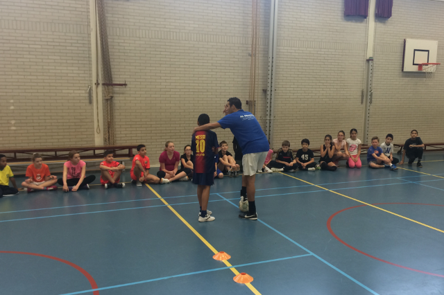 Start zaalvoetbal training op basisscholen groot succes!